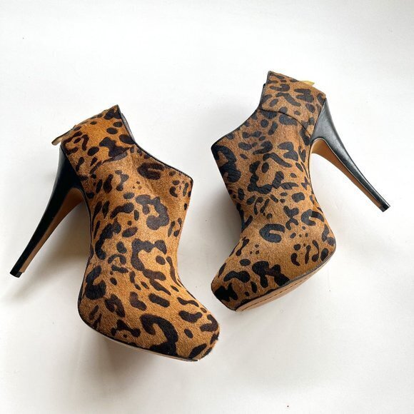 Vince Camuto Brown Jerrell Leopard Platform Boots/ - Picture 2 of 10